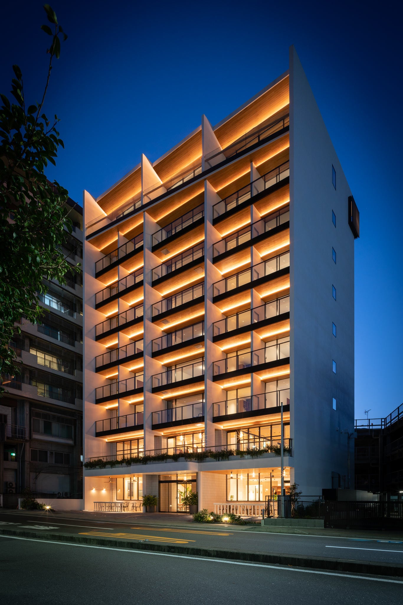 夜の外観|Hotel Magnet Atami