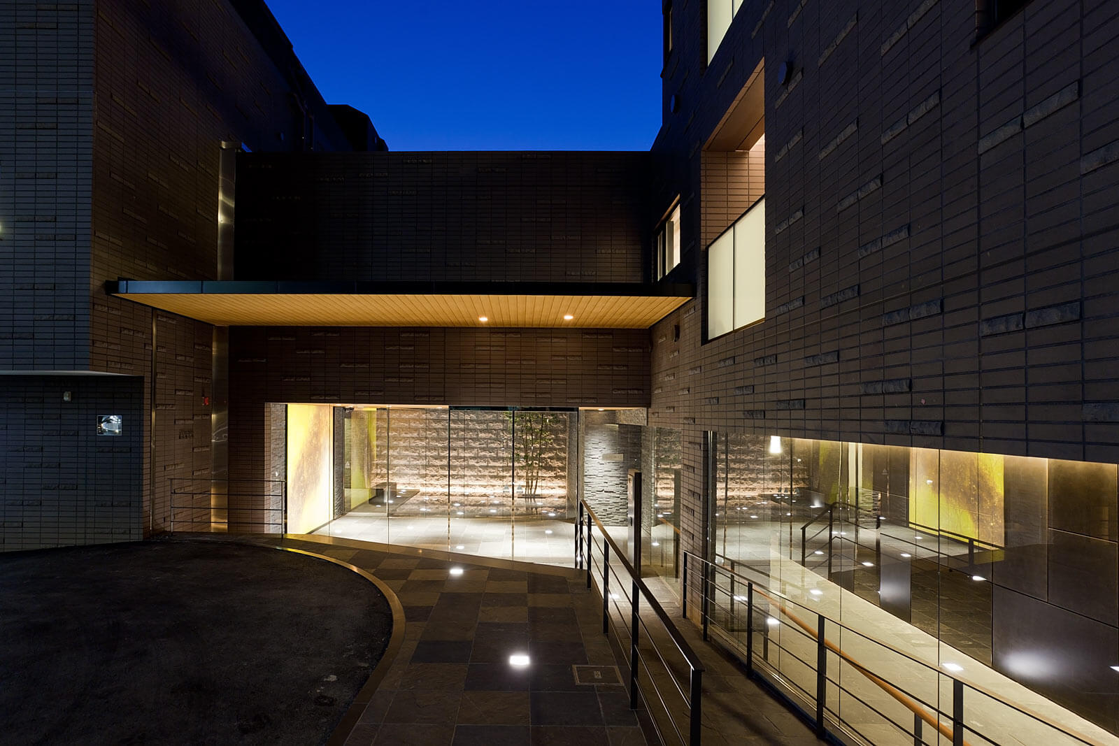 マンションのエントランスのアプローチ|Green Park 駒込染井坂