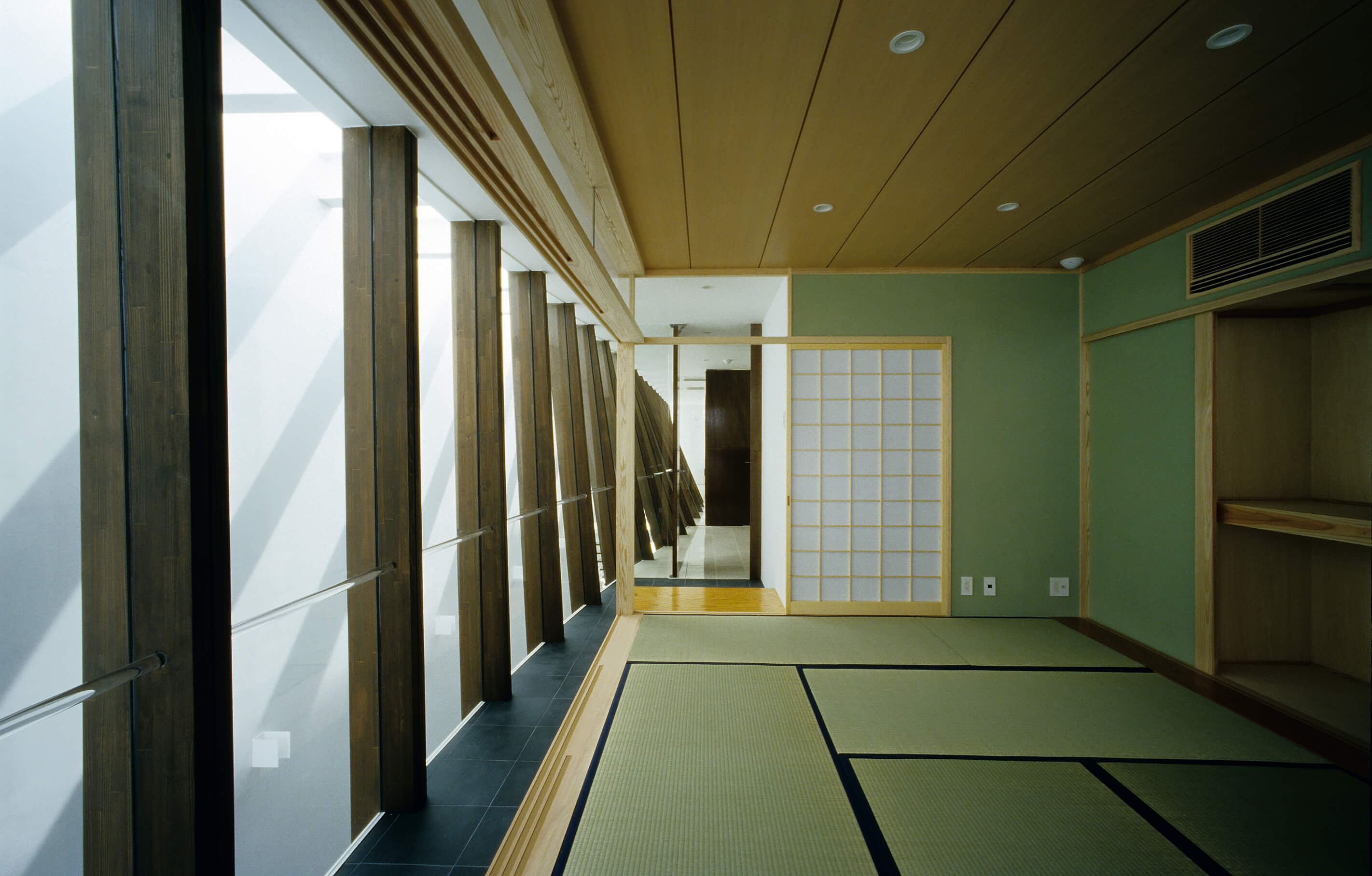 通り庭に面した和室|Machiya Office