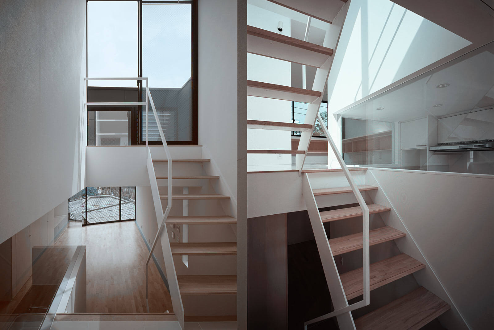 空間をつなぐ明るい階段|Steps IV
