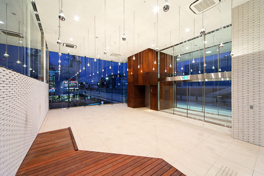 VERDE 中山 - 駅前に浮かぶ、光のグリッド